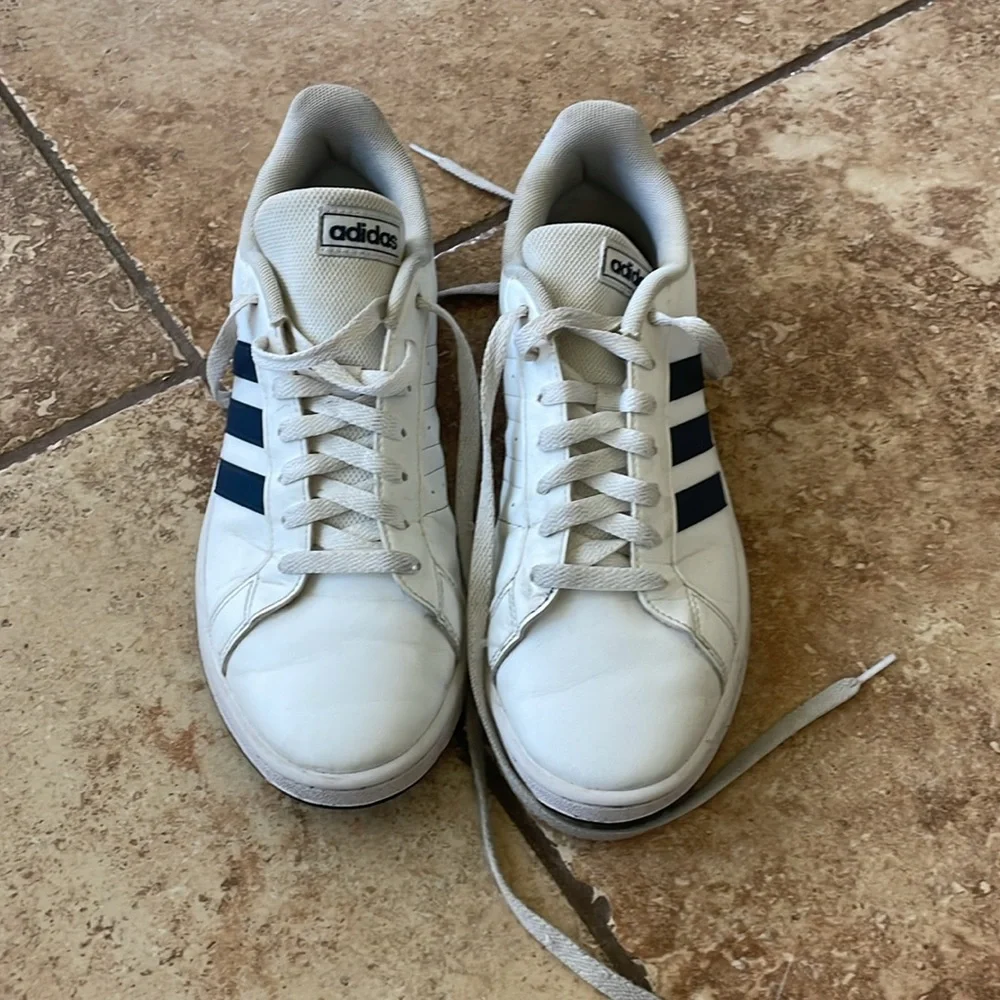 Men’s Adidas casual shoes - Picture 5 of 8